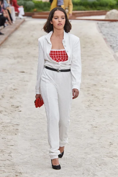 Look 10
